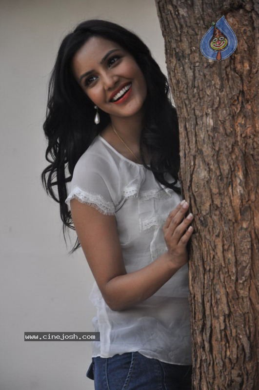Priya Anand Photo Gallery - 63 / 85 photos
