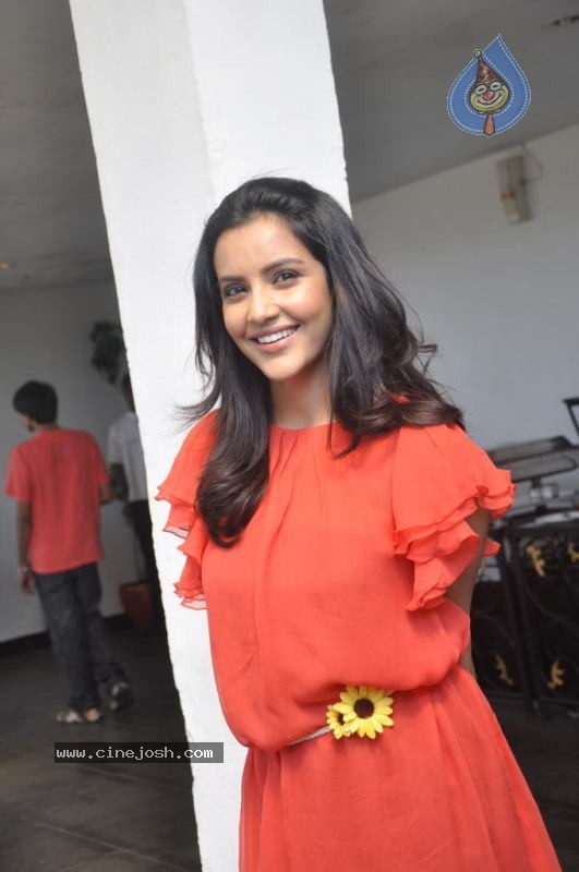 Priya Anand Photos - 42 / 53 photos