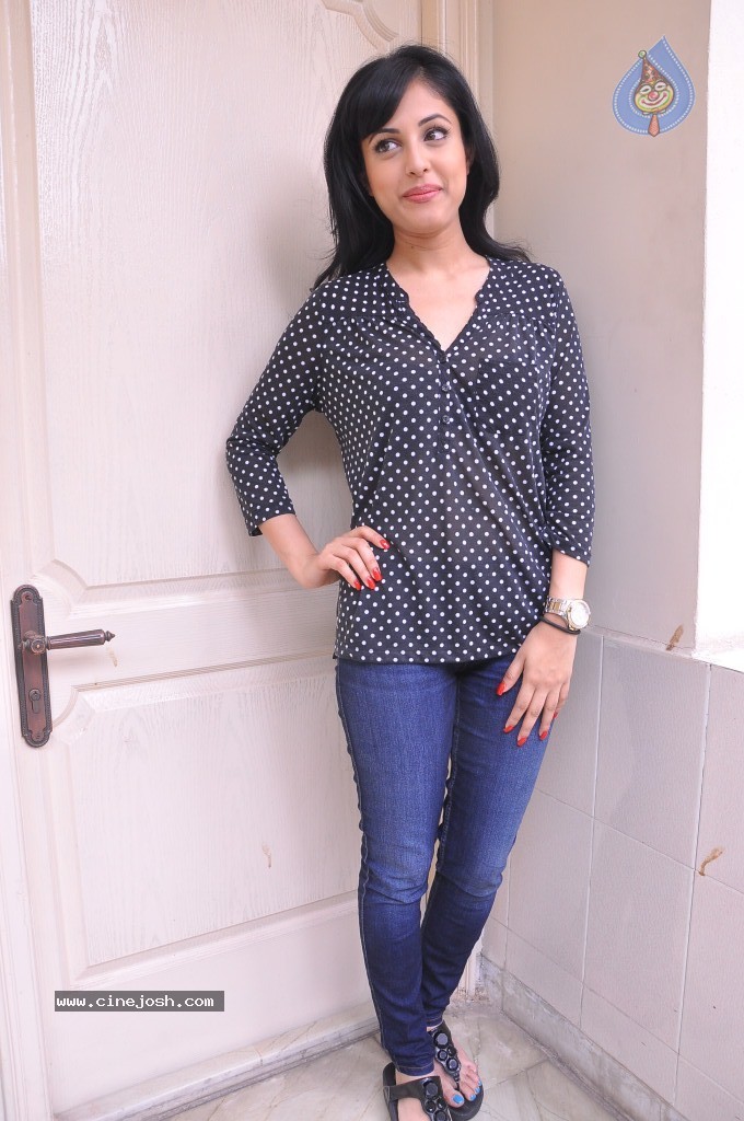 Priya Banerjee New Stills - 29 / 66 photos