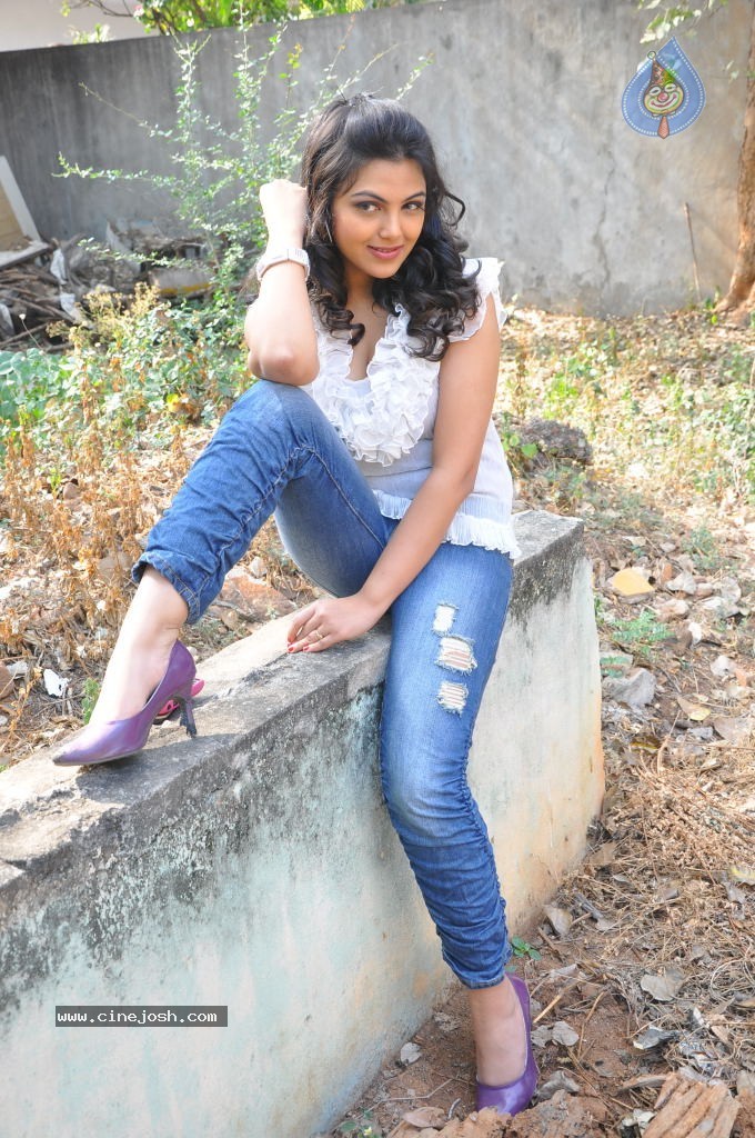 Priyanka Tiwari New Stills - 36 / 77 photos