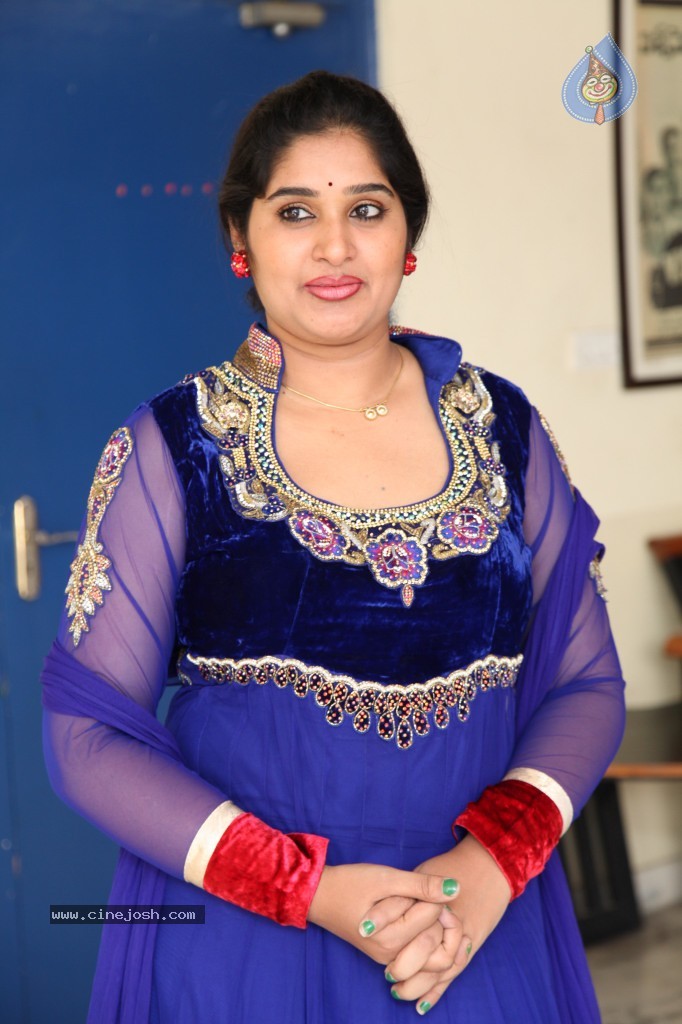 Priya Stills - 40 / 62 photos