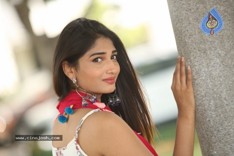 Priya Vadlamani Gallery - 17 / 21 photos