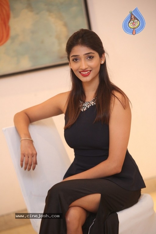 Priya Vadlamani Stills - 7 / 18 photos