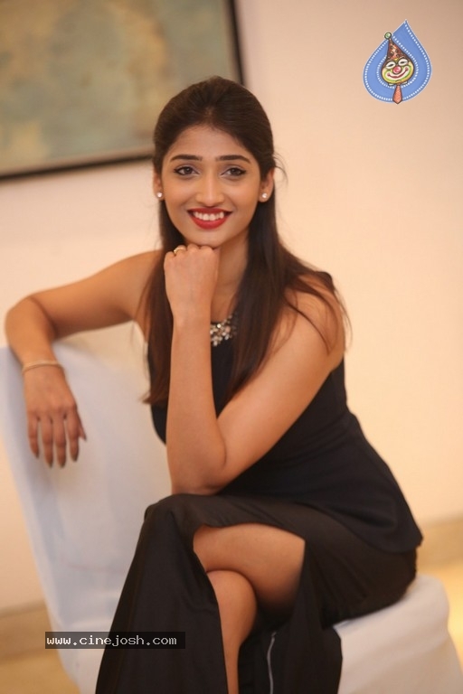 Priya Vadlamani Stills - 8 / 18 photos