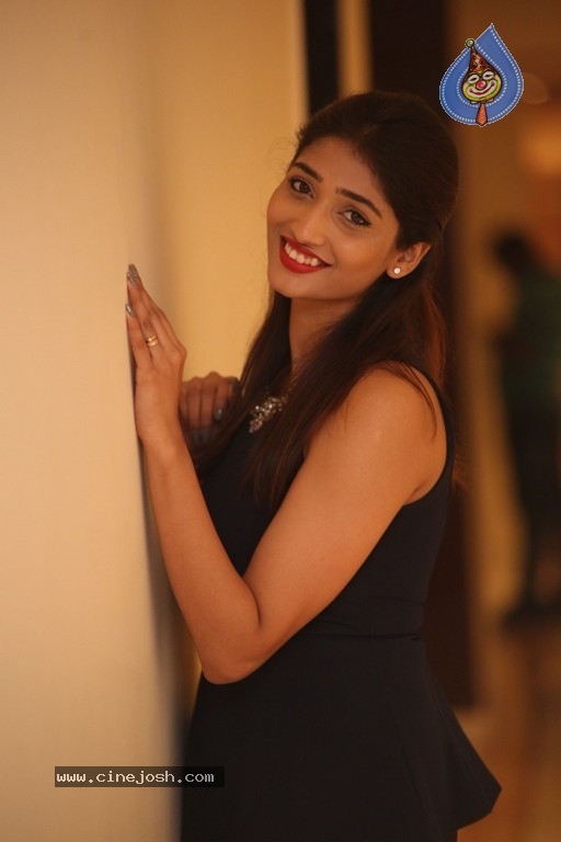 Priya Vadlamani Stills - 10 / 18 photos