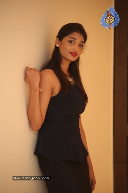 Priya Vadlamani Stills - 13 / 18 photos