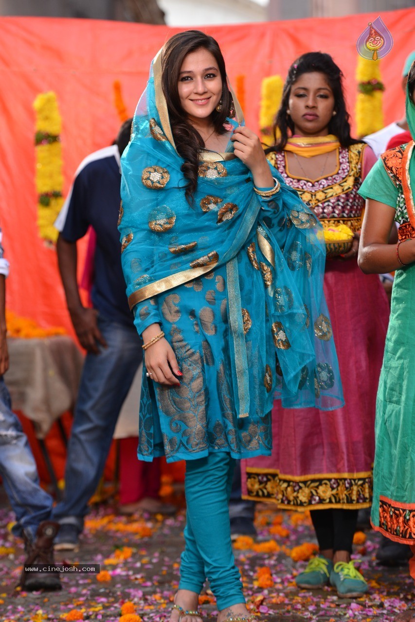 Priyal Gor New Stills - 15 / 31 photos