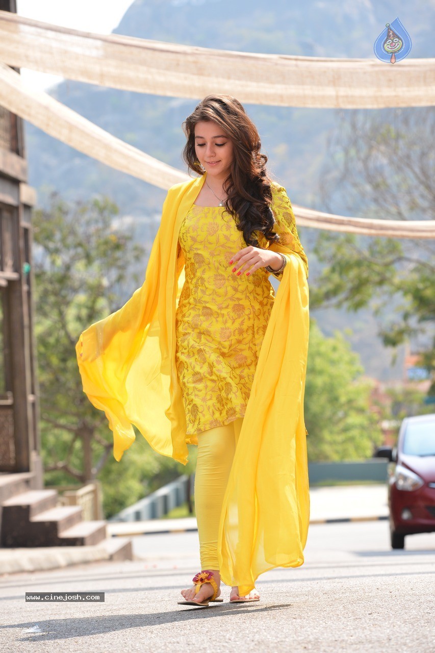 Priyal Gor New Stills - 25 / 31 photos