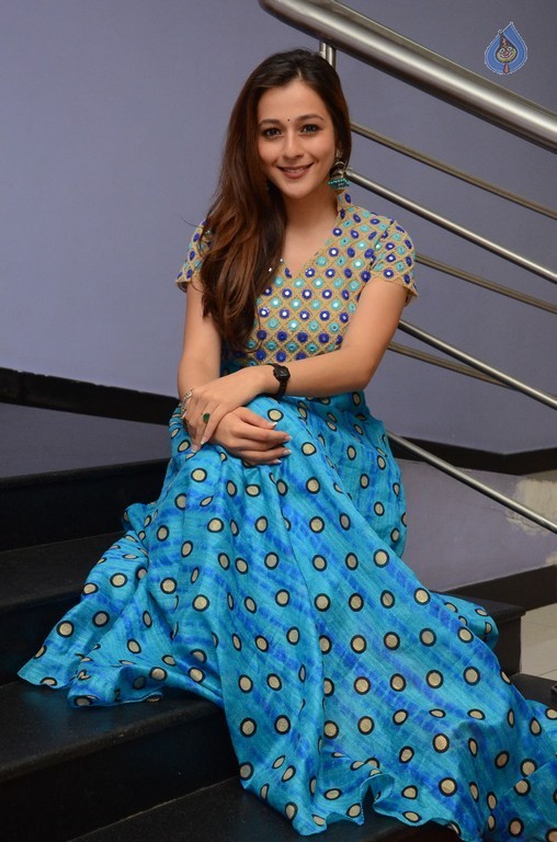 Priyal Gor Photos - 18 / 42 photos