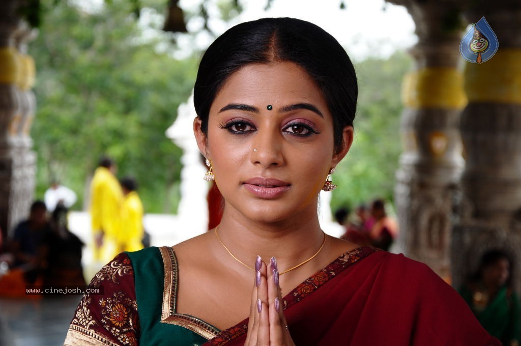 Priyamani High Resolution Stills - 19 / 45 photos