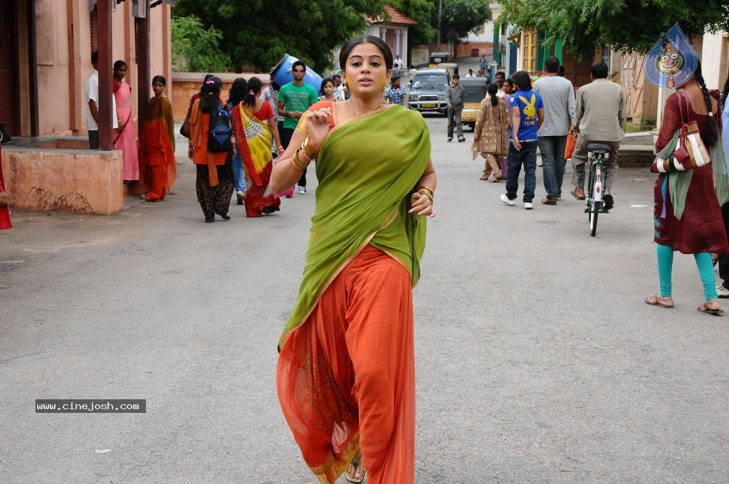 Priyamani High Resolution Stills - 25 / 45 photos