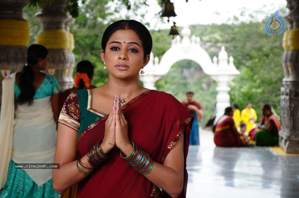 Priyamani High Resolution Stills - 26 / 45 photos