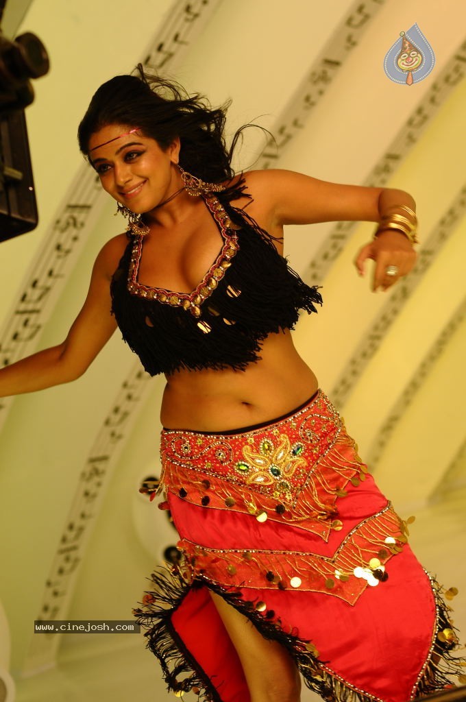 Priyamani High Resolution Stills - 43 / 45 photos
