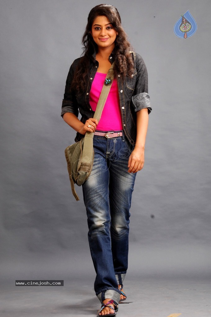 Priyamani New Hot Stills - 56 / 86 photos