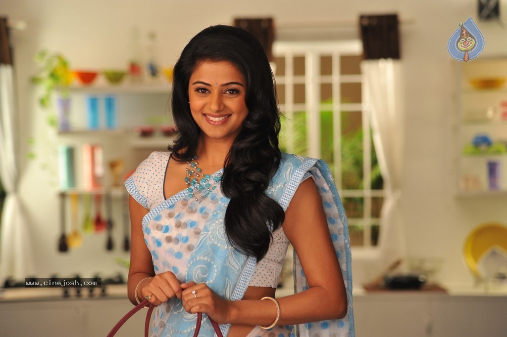 Priyamani New Images - 15 / 16 photos
