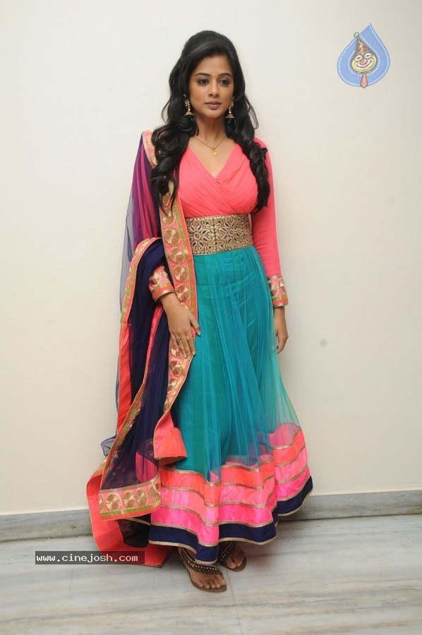 Priyamani New Photos - 78 / 81 photos