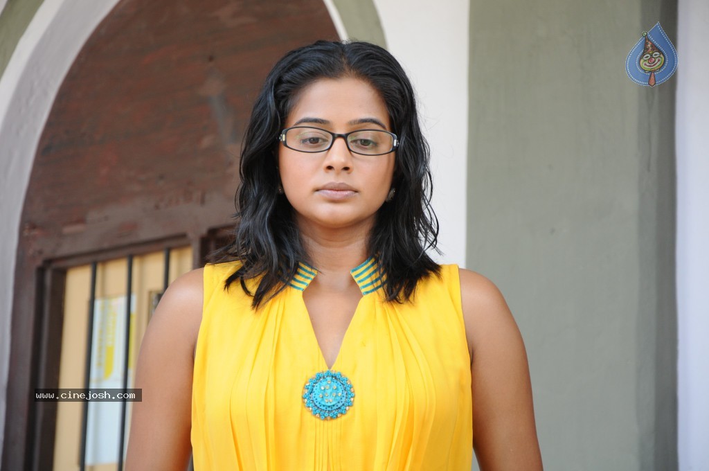 Priyamani New Stills - 34 / 44 photos