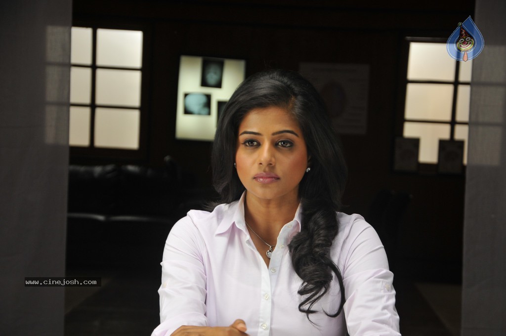Priyamani New Stills - 31 / 59 photos