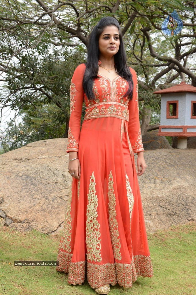 Priyamani New Stills - 13 / 29 photos