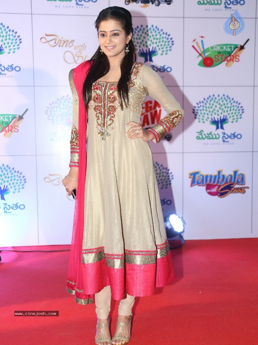 Priyamani Pics - 25 / 61 photos