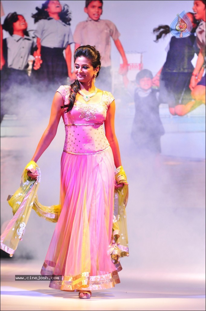 Priyamani Ramp Walk Photos - 30 / 40 photos