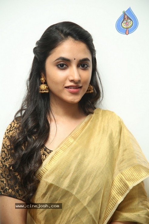 Priyanka Arul Mohan Stills - 7 / 18 photos