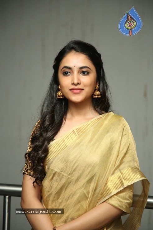 Priyanka Arul Mohan Stills - 18 / 18 photos