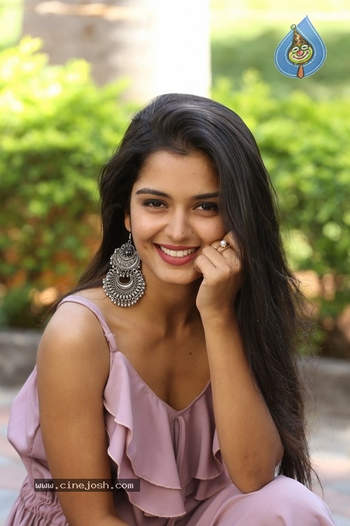 Priyanka Jain Latest Stills - 14 / 17 photos