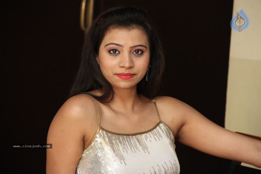 Priyanka Latest Hot Stills - 77 / 115 photos