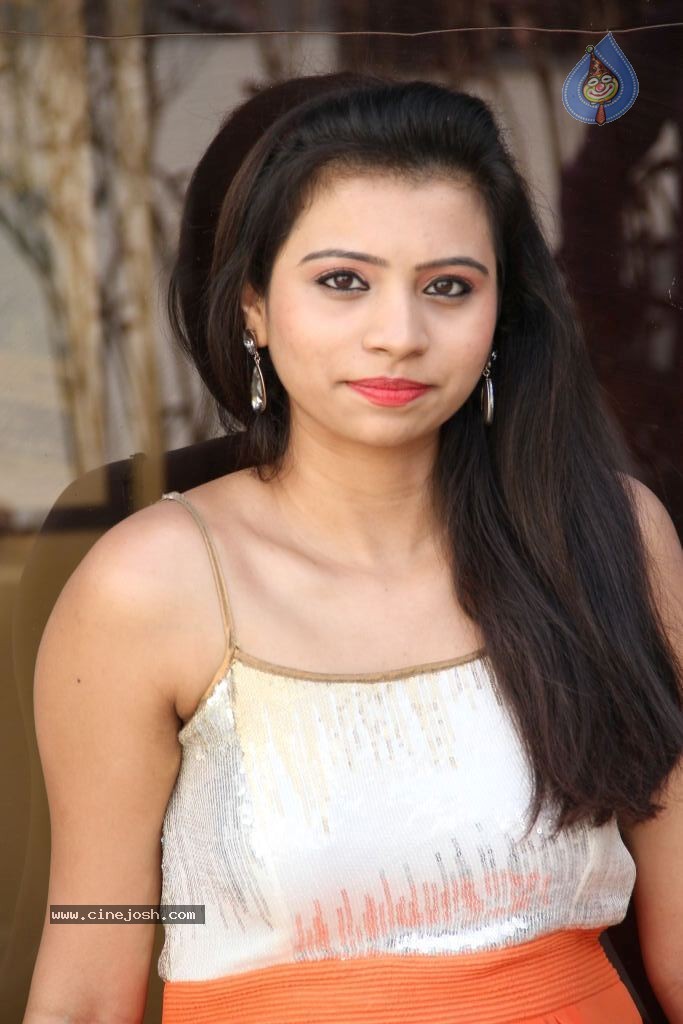 Priyanka Latest Hot Stills - 105 / 115 photos