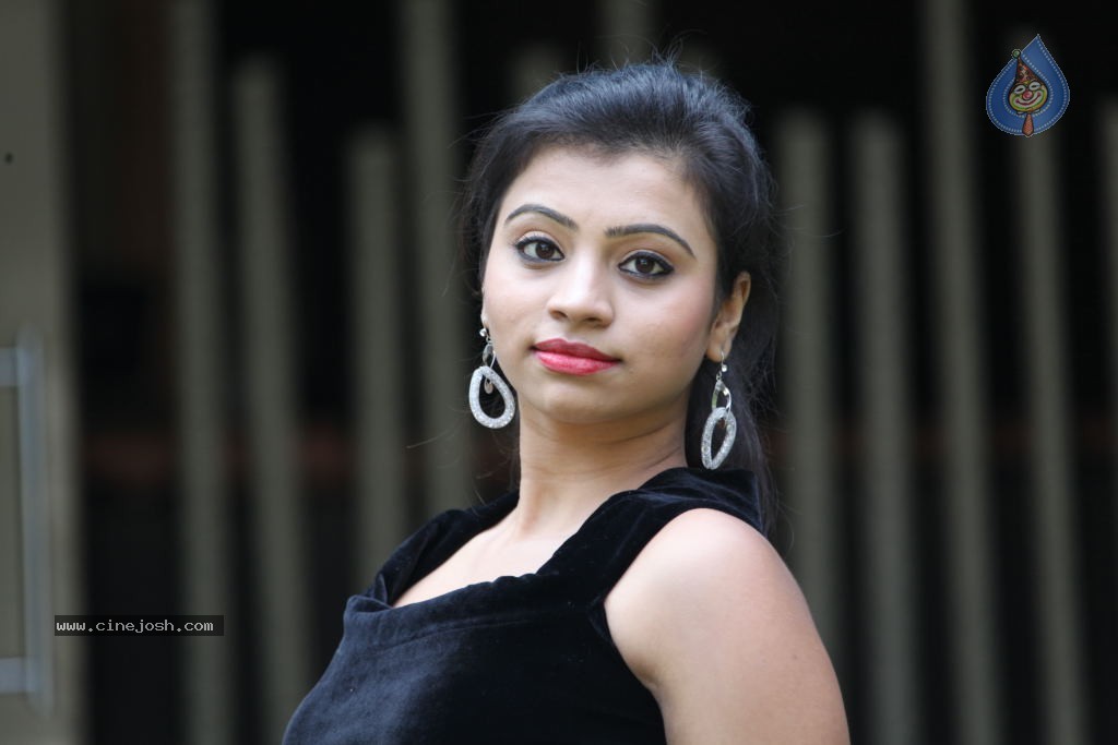 Priyanka New Gallery - 36 / 132 photos