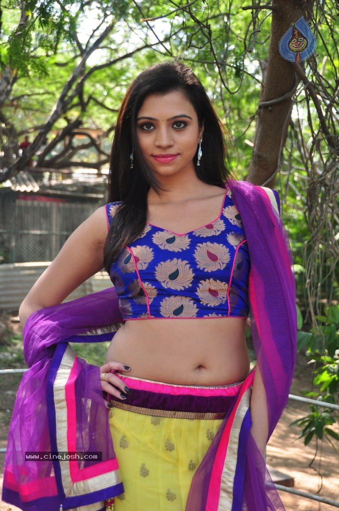 Priyanka New Hot Gallery - 13 / 116 photos