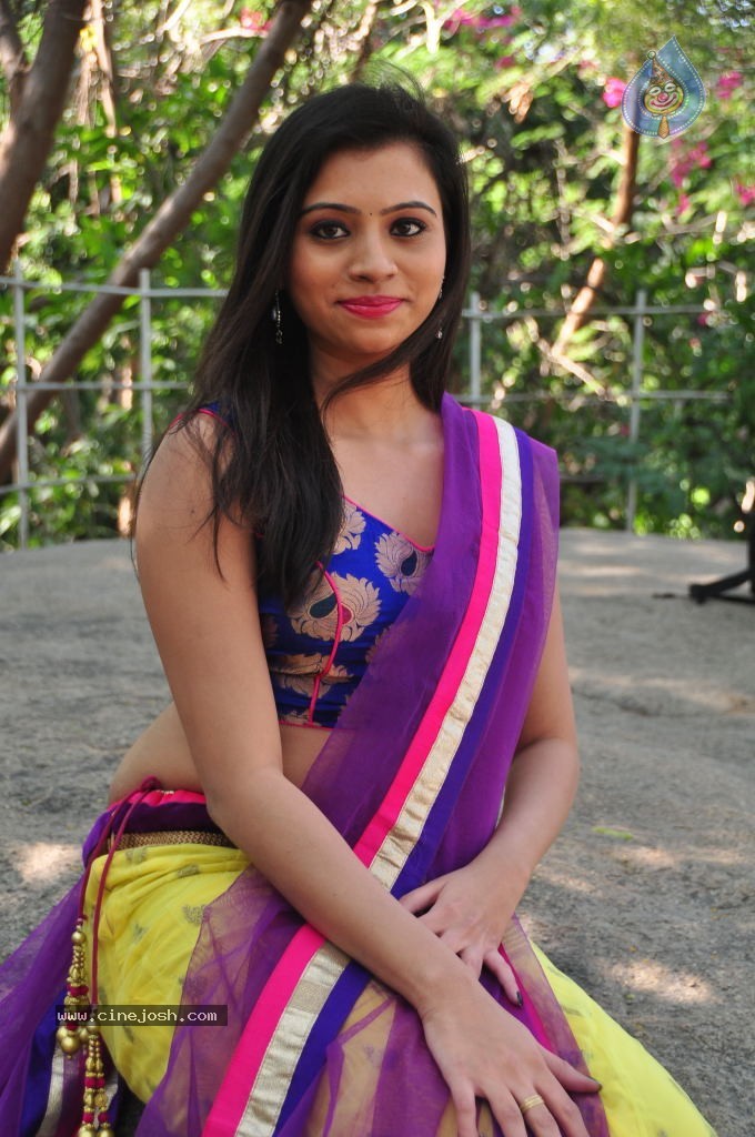 Priyanka New Hot Gallery - 29 / 116 photos