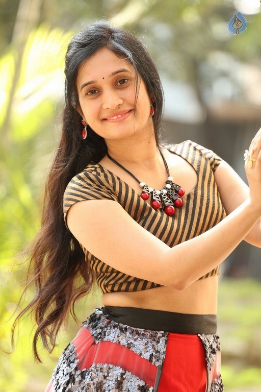 Priyanka Pallavi Latest Images - 16 / 53 photos