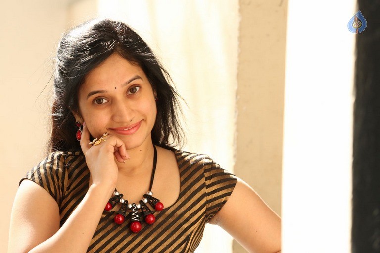 Priyanka Pallavi Latest Images - 23 / 53 photos