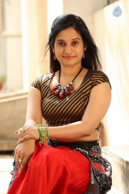 Priyanka Pallavi Latest Images - 28 / 53 photos