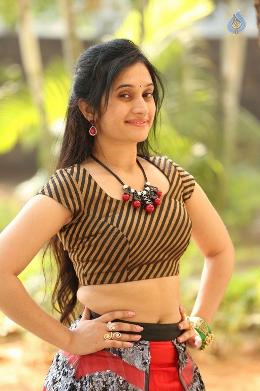 Priyanka Pallavi Latest Images - 30 / 53 photos