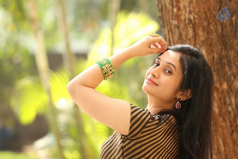 Priyanka Pallavi Latest Images - 31 / 53 photos