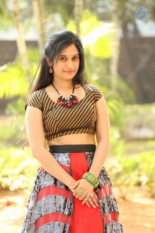 Priyanka Pallavi Latest Images - 37 / 53 photos