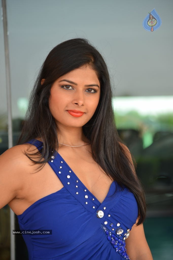 Priyanka Shah Hot Stills - 88 / 108 photos
