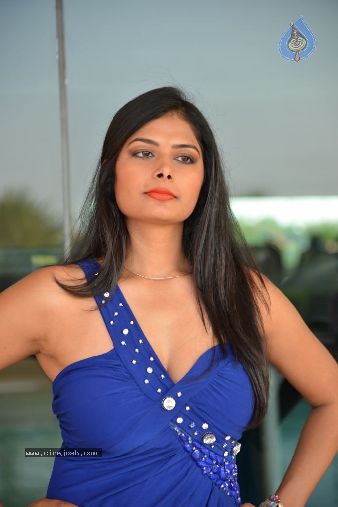 Priyanka Shah Hot Stills - 104 / 108 photos
