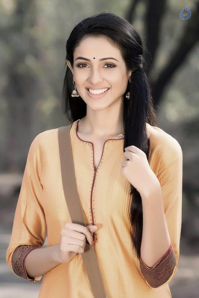 Priyashri New Photos - 14 / 17 photos