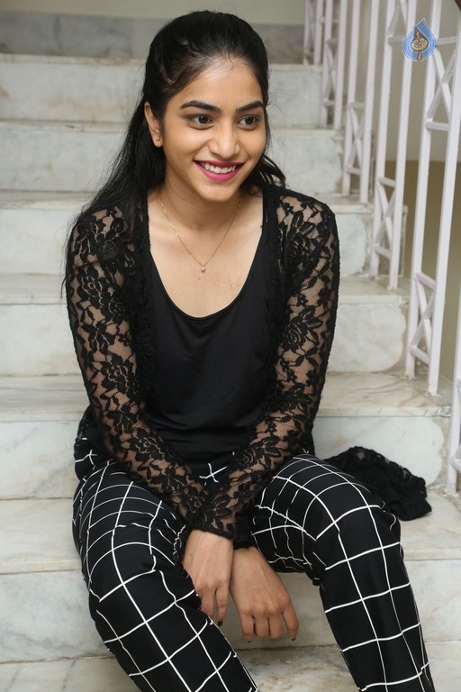 Punarnavi Bhupalam New Photos - 31 / 42 photos