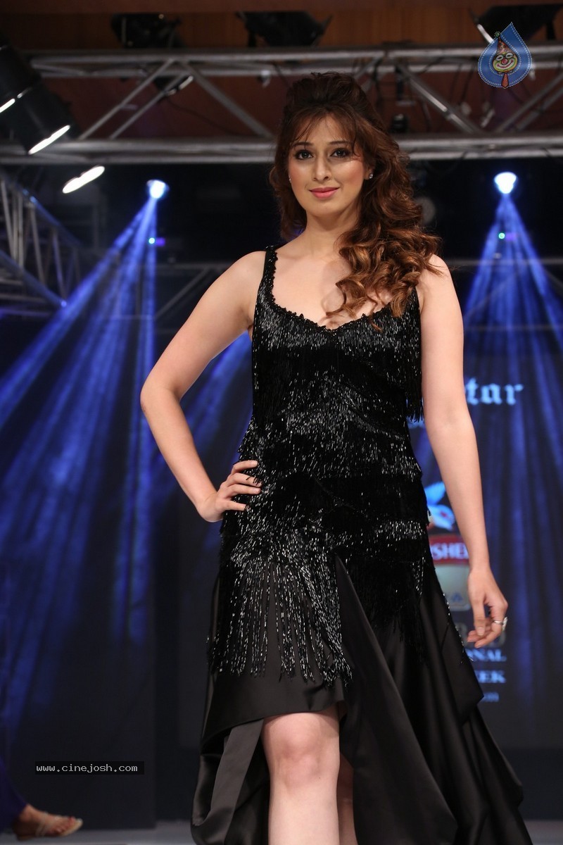 Raai Laxmi New Stills - 6 / 139 photos