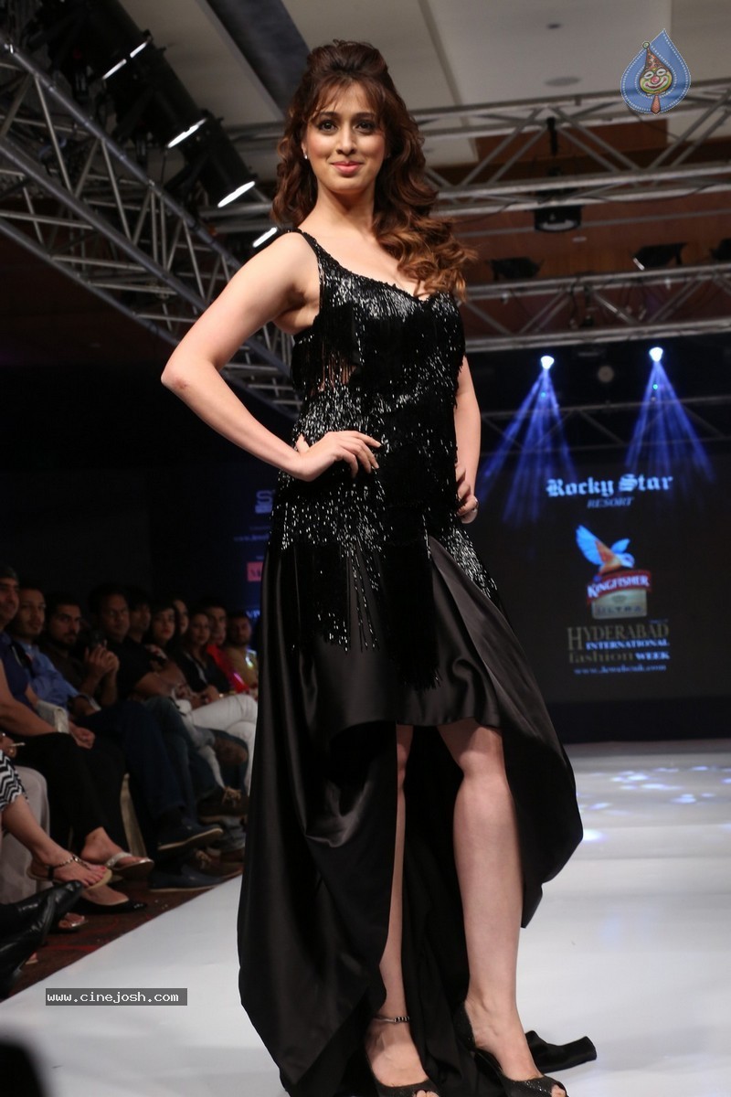 Raai Laxmi New Stills - 108 / 139 photos