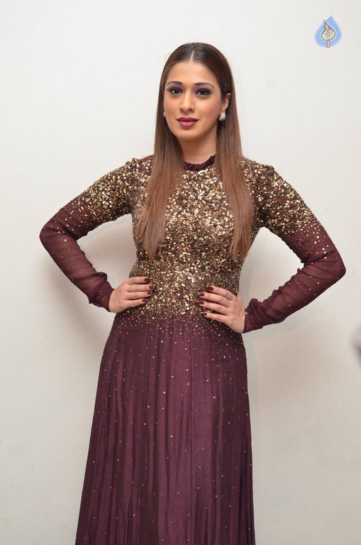 Raai Laxmi Photos - 21 / 35 photos