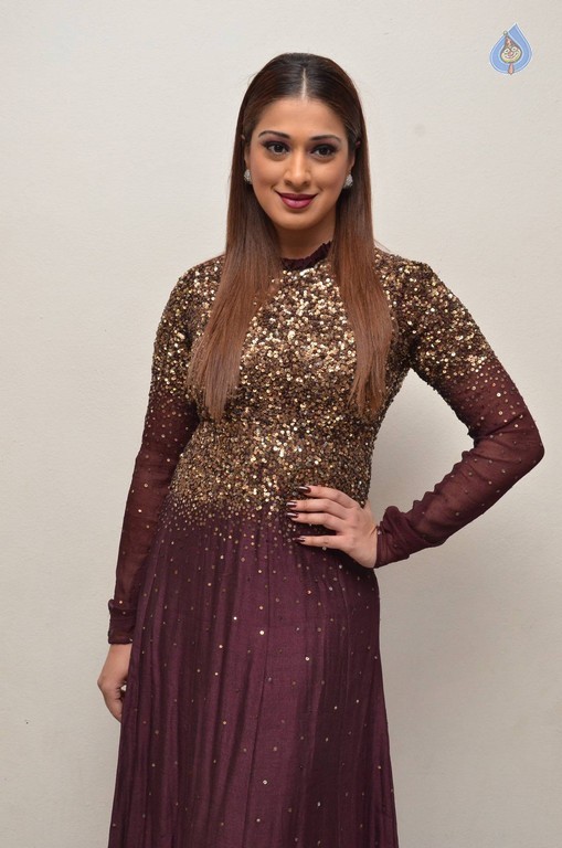 Raai Laxmi Photos - 24 / 35 photos