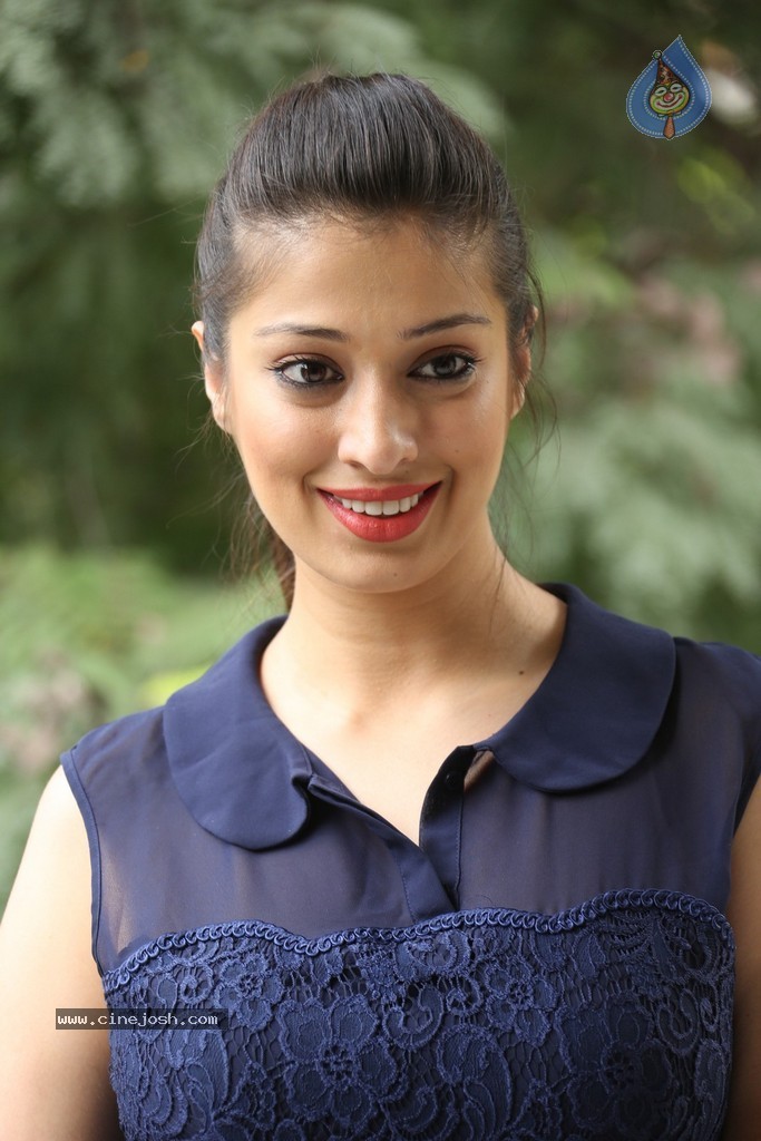 Raai Laxmi Stills - 47 / 152 photos