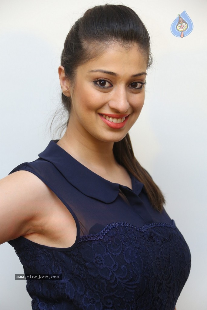 Raai Laxmi Stills - 69 / 152 photos