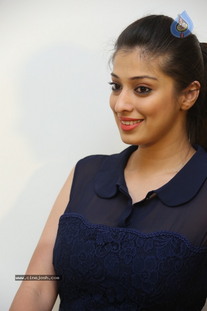 Raai Laxmi Stills - 77 / 152 photos